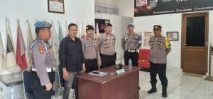 Subsatgas Propam Polres Langkat OMP Toba 2024 Laksanakan Pengawasan Personel di KPU dan Bawaslu
