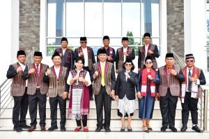 Sambut Hari Ulos Nasional, Pemkab SAMOSIR Kompak Pakai Ulos Motif Batik Batak