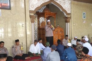 Polres Langkat Gelar Safari Jum’at & Jum’at Curhat, Kapolres AKBP David Triyo Prasojo Berikan Bantuan Tali Asih di Masjid JAMIK AL IKLAS