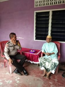 Bhabinkamtibmas Polsek Stabat Laksanakan Door To Door dan Sambang Desa, Himbau Tokoh Masyarakat Jaga Kamtibmas