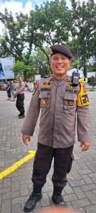 Kanit Dalmas Polrestabes Medan Disemprot Air Sirih Saat Amankan Unjuk Rasa Warga di BWS Sumut II