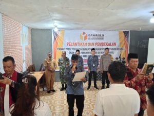 Bhabinkamtibmas Polsek Salapian Hadiri Pelantikan dan Pembekalan Pengawas TPS Se-Kecamatan Kutambaru untuk Pemilu 2024