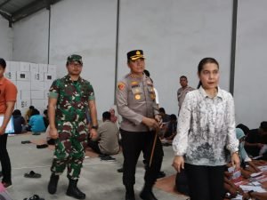 Ketua KPU Medan Mutia Atiqah di Dampingi Kapolres Pelabuhan Belawan Saat Meninjau Surat Suara Pilkada Medan