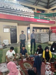 Polres Langkat Lakukan Pengamanan Penyortiran dan pelipatan Kertas Suara Pilkada