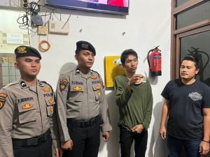 Polisi Saat Patroli Tangkap Seorang Pria Diduga Bawa Sabu