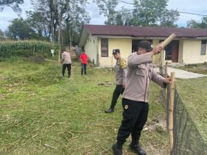Polsek Onanrunggu Siapkan Lahan untuk Tanam Jagung Dukung Program 100 Hari Kerja Presiden