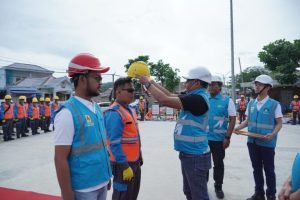 PLN Lakukan Pengecekan Peralatan Kerja dan APD Personel Siaga Kelistrikan Aquabike World Championship 2024