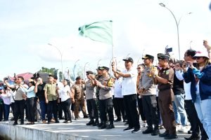 Plt Bupati Samosir Lepas Rider Munuju Pantai Sinalsal Karo