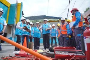 PLN UID Sumut Saat Melakukan Pengecekan Peralatan di ULP Lubuk Pakam