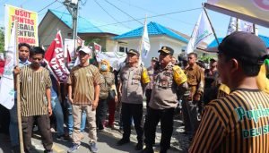 Polresta Deli Serdang kawal Unjuk Rasa Damai Dengan Humanis