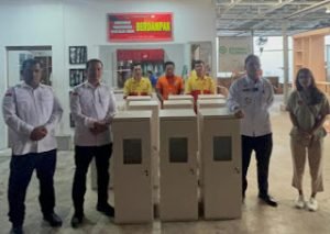 Sambut Desember Penuh Sukacita, Bimkeragusta Serahkan Box Mebel Unik Pesanan Hotel Ibis