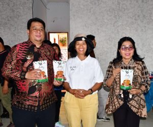 Bupati Samosir Salurkan Bantuan UMKM Kepada Masyarakat