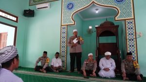 Kegiatan “Jumat Curhat” Kapolres Langkat dengan Para Tokoh Dusun III Desa Ara Condong di mesjid Nassim Al- Thoyba Nur