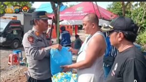 Polsek Medan Baru Beri Bantuan Sembako Kepada Warganya Alami Musibah Kebakaran