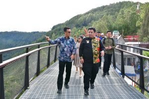 Bupati Samosir, Terima Pengelolaan Menara Pandang Tele Sementara