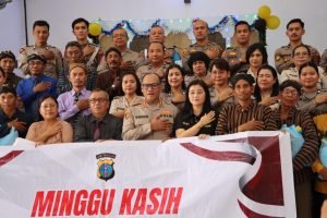 Gelar Minggu Kasih, Kapolrestabes Medan Berikan Bantuan Sembako dan Layanan Kesehatan Gratis kepada Jemaat