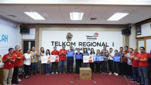 Sambut Natal, Telkom Regional 1 Salurkan Bansos Untuk Gereja