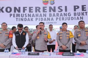Polda Sumut Bersama Kodam I BB Musnahkan 209 Mesin Judi Hasil Penindakan di Deli Serdang