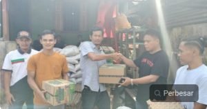 Aliansi Tambang Rakyat Hutabargot Berikan Bantuan untuk Korban Kebakaran di Tambangan Tonga