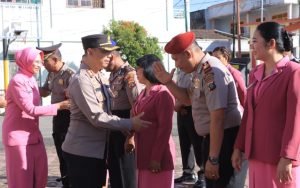 Kapolres Samosir Pimpin Kenaikan Pangkat 14 Personel Sebagai Kado Awal Tahun 2025