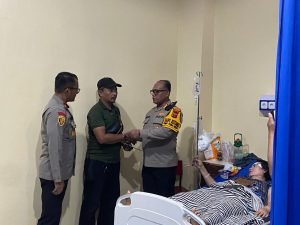 Kapolrestabes Medan Jenguk Korban Jambret di RS Bethesda Didampingi Kapolsek Sunggal