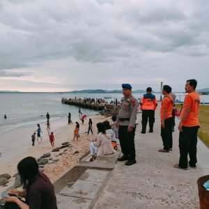 Polairud Polres SibolgaAmankan Objek Wisata Pantai dan Patroli Keselamatan