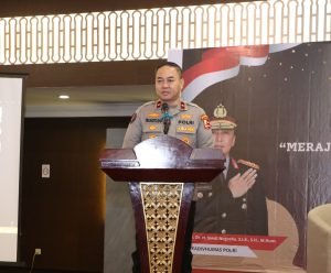 Div. Humas Polri&nbsp; Gelar Dialog&nbsp; Penguatan Internal&nbsp; Polri Berthemakan&nbsp; “Merajut&nbsp; Kebhinnekaan dan&nbsp; Meneguhkan Nilai&nbsp; Kebangsaan Menuju&nbsp; Indonesia Emas 2045”