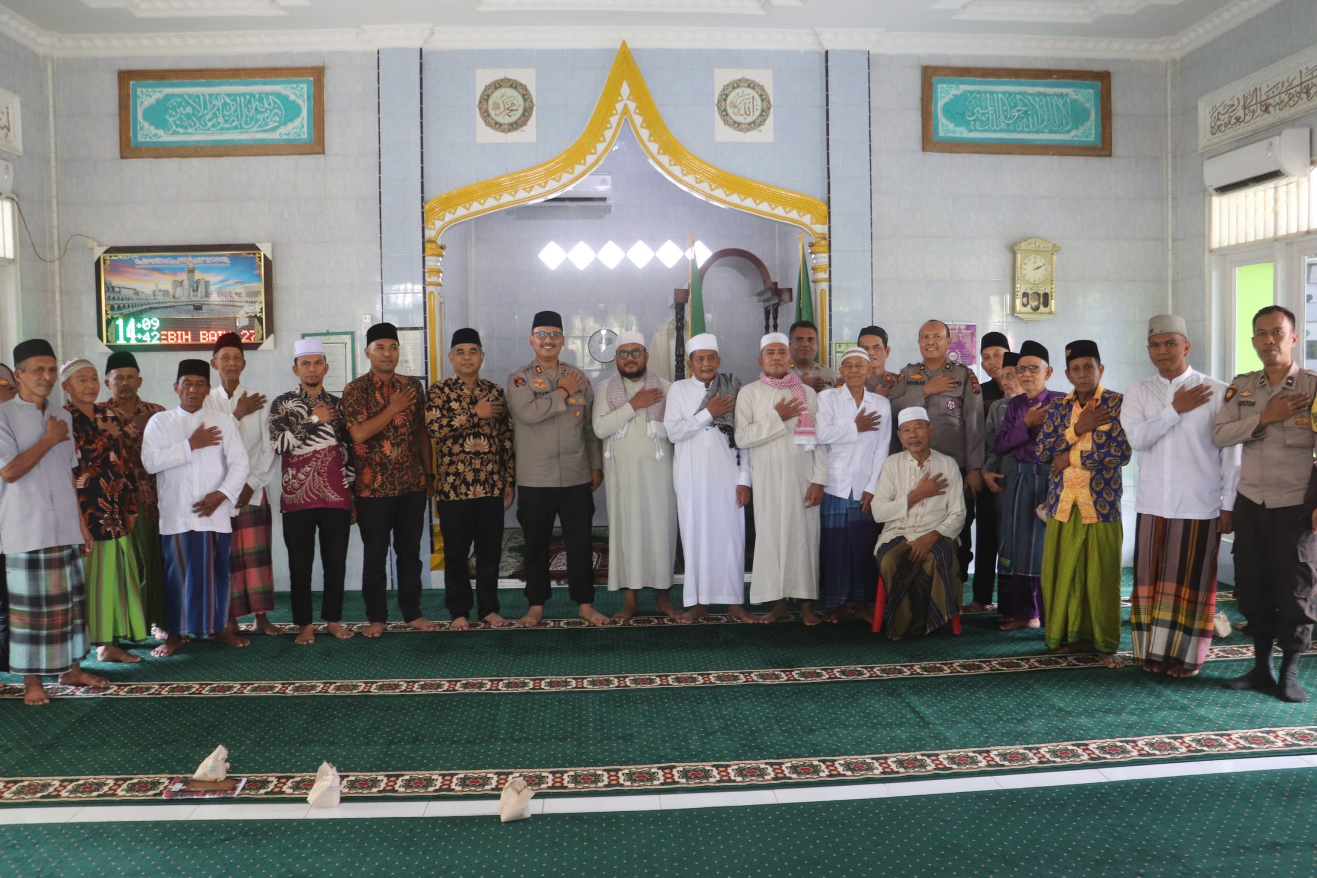 Kapolres Langkat Laksanakan Jumat Curhat di Mesjid Mesjid Raya, Berikan Pesan Kamtibmas.