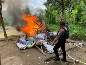 Kasat Narkoba Polrestabes Medan Amankan 3 Pria di Kampung Narkoba Desa Paya Geli
