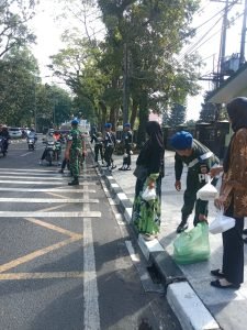Berbagi Kebaikan, Denpom 1/5 Medan Terus Gelar Jumat Berkah