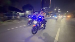 Gunakan Sepeda Motor, Kombes Gidion Terabas Gang-Gang Kecil untuk Patroli Malam