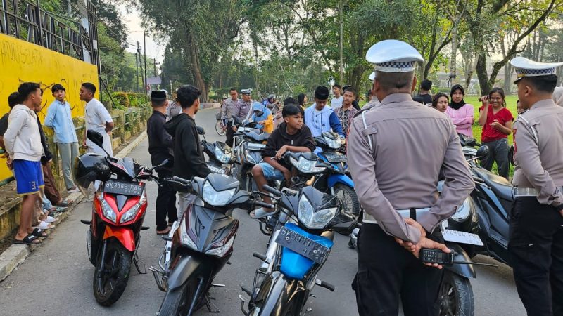 Jaga kekhusukan Ibadah Subuh ; Polres Langkat lakukan penertiban Asmara Subuh, balap liar, Knalpot brong dan permainan petasan.