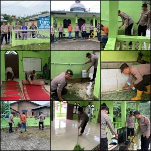 Polsek Kutalimbaru Gelar Bakti Sosial Bersih-Bersih Masjid di Bulan Ramadhan