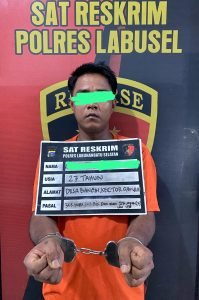 Mendukung Asta Cita PresidenPolres Labusel Ungkap Kasus Judi OnlineLABUSELDalam rangka mendukung Program Prioritas Nasional Asta Cita Presiden Republik Indonesia, Polres Labuhanbatu Selatan (Labusel) terus menunjukkan komitmen dalam memberantas tindak pidana perjudian di wilayah hukumnya.