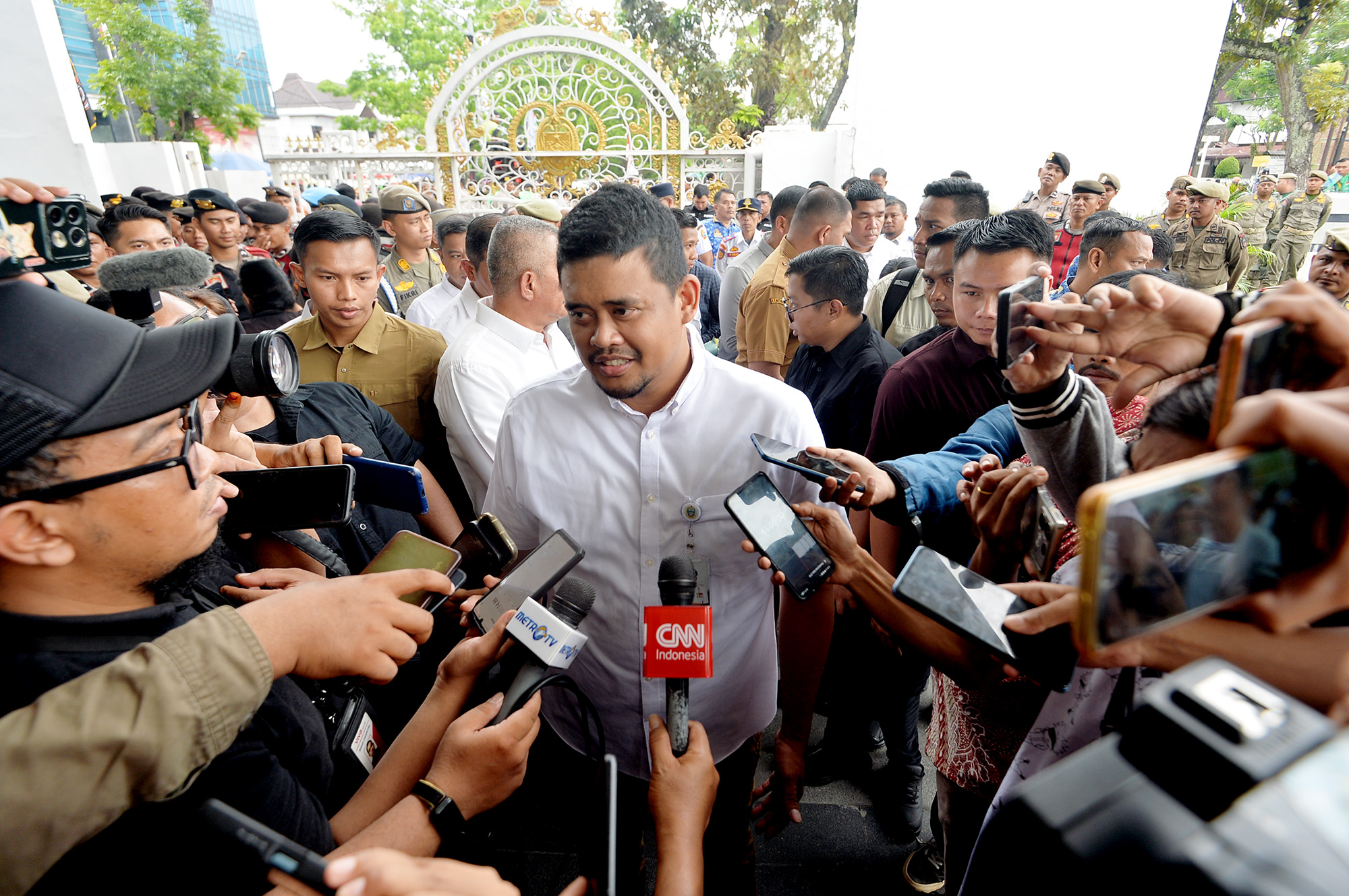 Ribuan Driver Ojol Demo di Medan, Gubernur Bobby Nasution Turun Langsung Temui Massa
