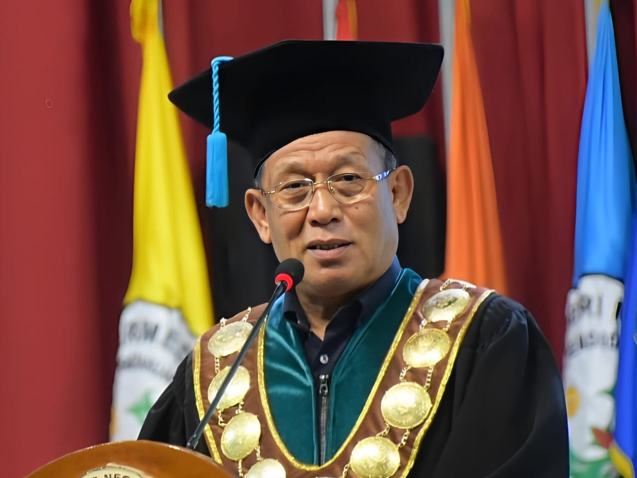 Wisuda Bukan Titik Akhir, Prof. Syawal Gultom Ingatkan Lulusan UNIMED Pentingnya Strategi dan Semangat Belajar Sepanjang Hayat