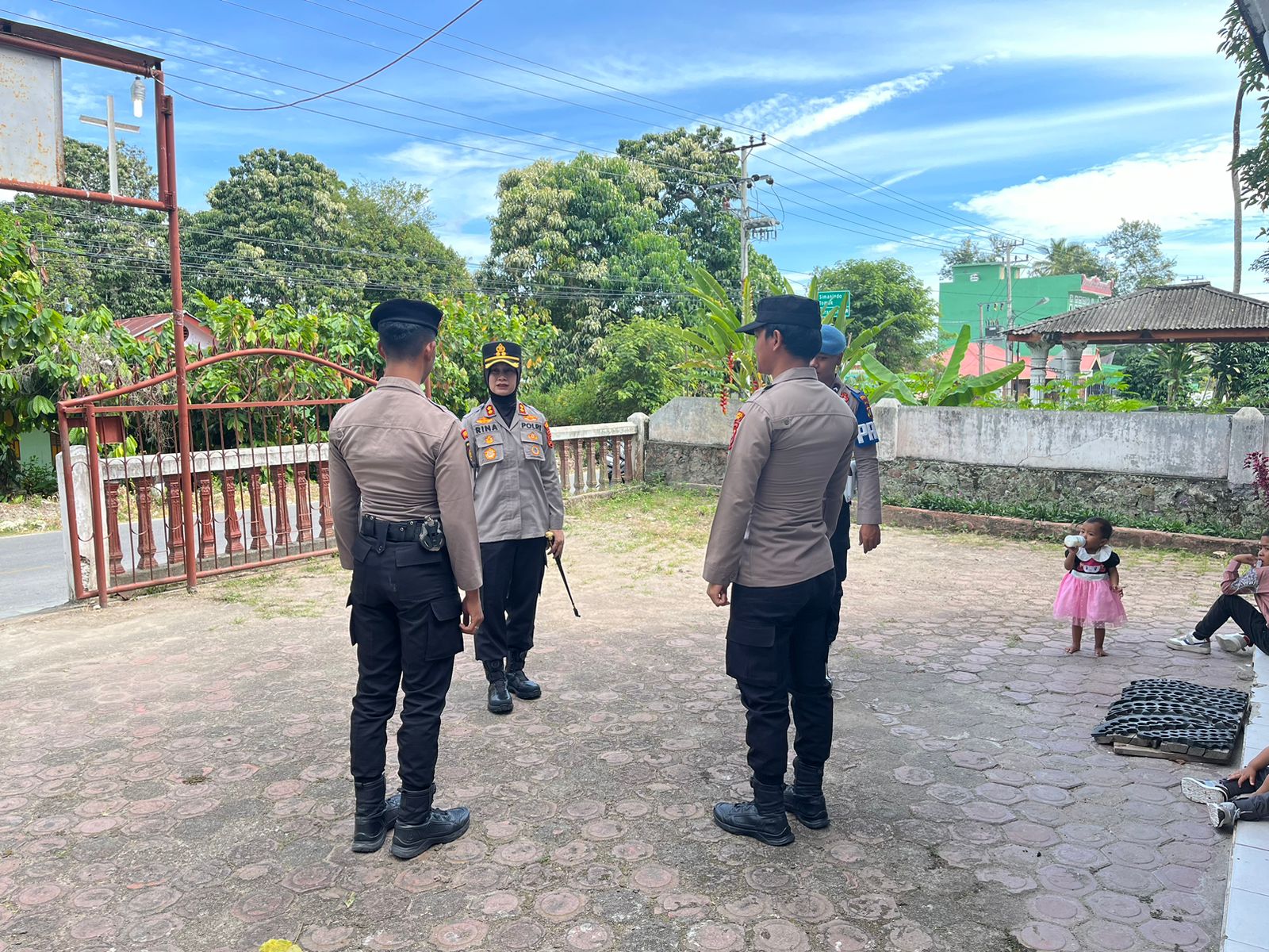 Kapolres Samosir Jamin Kenyamanan Ibadah Rayakan Kenaikan Yesus Kristus