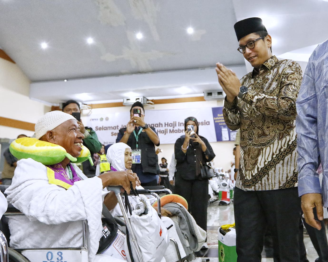 Lepas 239 Jemaah Calon Haji Asal Medan, Rico Waas: Jaga Kesehatan dan Fokus Jalankan Ibadah