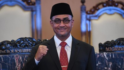OJK Minta Komdigi Blokir 2.422 Nomor Terkait Pinjol Ilegal