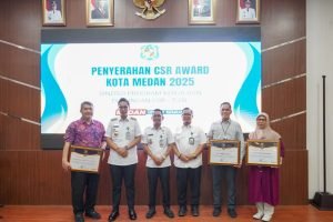 Rico Waas Beri CSR Award pada Tiga Perusahaan Terbesar Salurkan CSR