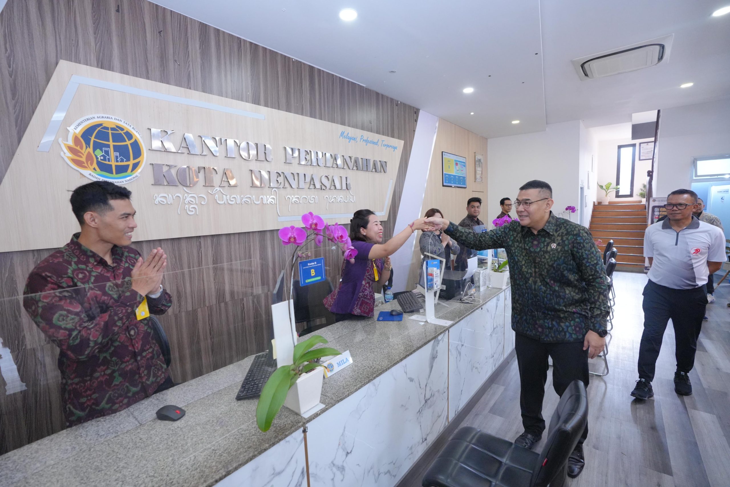 Wamen ATR Ossy Dermawan Tekankan Budaya Melayani Saat Tinjau Kantah Kota Denpasar