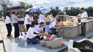 Ketua DPRD Medan Wong Chun Sen dan Keluarga Laksanakan Tradisi Cheng Beng di Rantauprapat