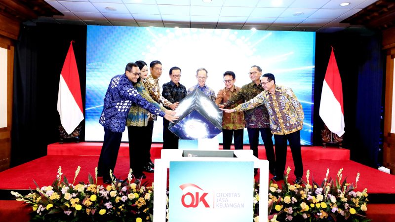 OJK Kukuhkan Komite pengembangan Keuangan Syariah