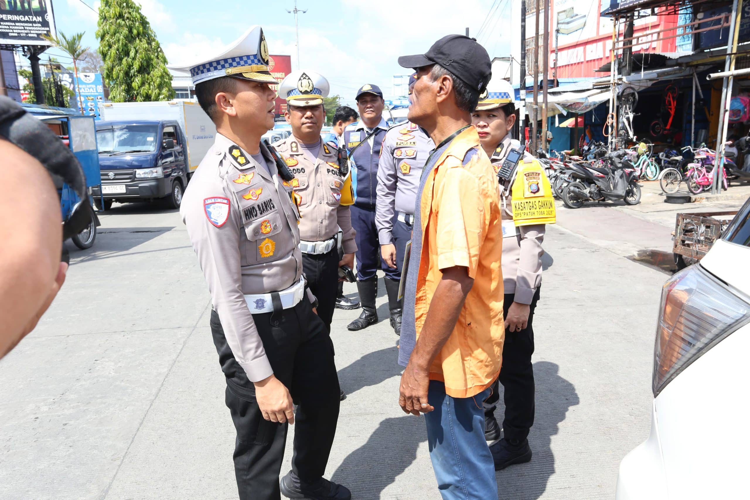 Ditlantas Polda Sumut Gelar Patroli Gabungan Bersama,  Dishub, serta Satpol PP Kota Medan Tertibkan Parkir Liar dan PKL di Badan Jalan