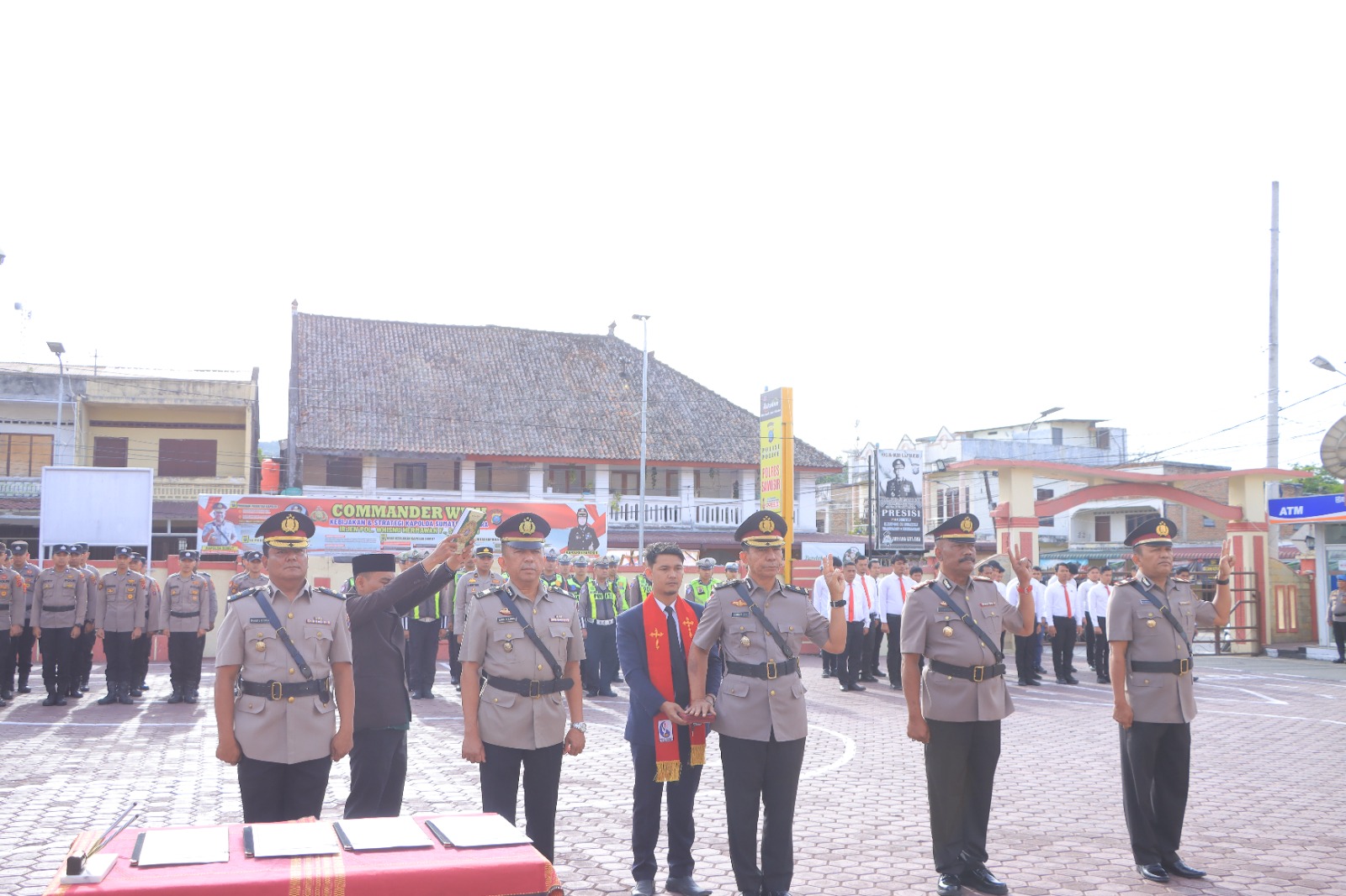 Kapolres Samosir, Serah Terimakan Jabatan Kabag Ops, Kabag SDM, Kasat Pam Obvit, dan Kapolsek
