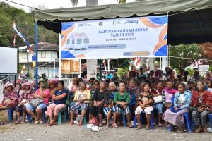Wabup Samosir Salurkan Bantuan Pangan Beras CPP bagi Warga Kurang Mampu
