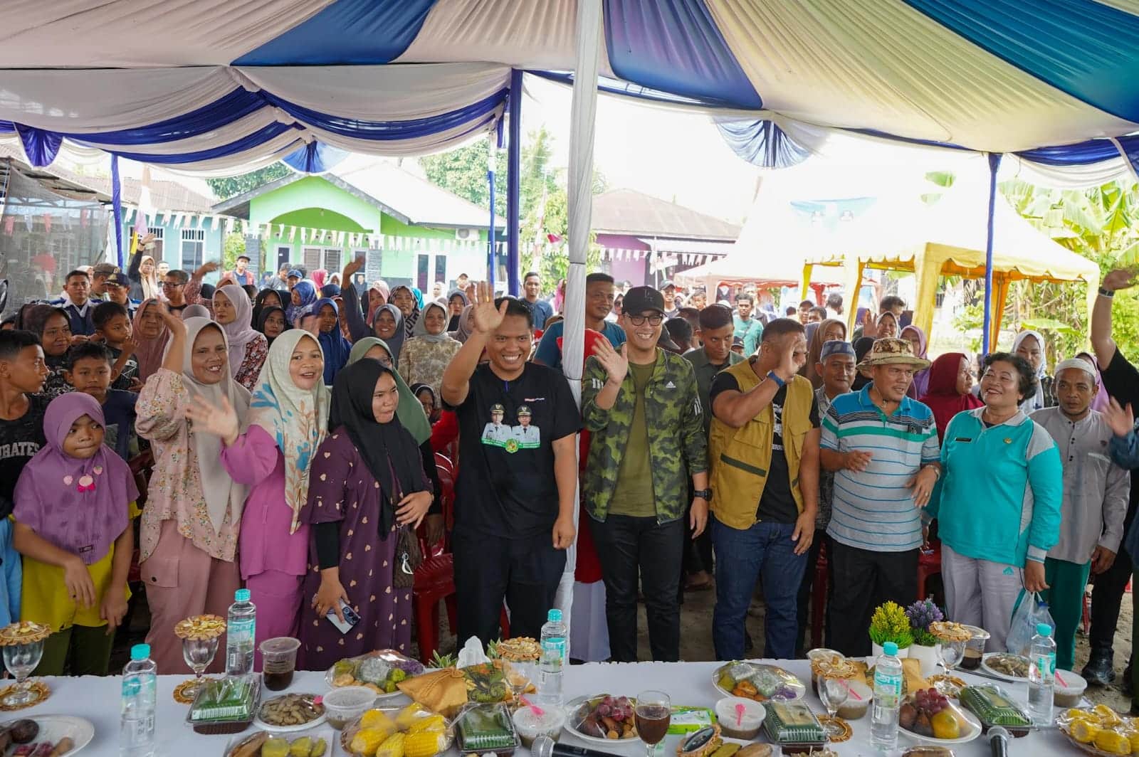 Rico Waas Gelar Program Tebus Ijazah “Warga Ucapkan Terimakasih