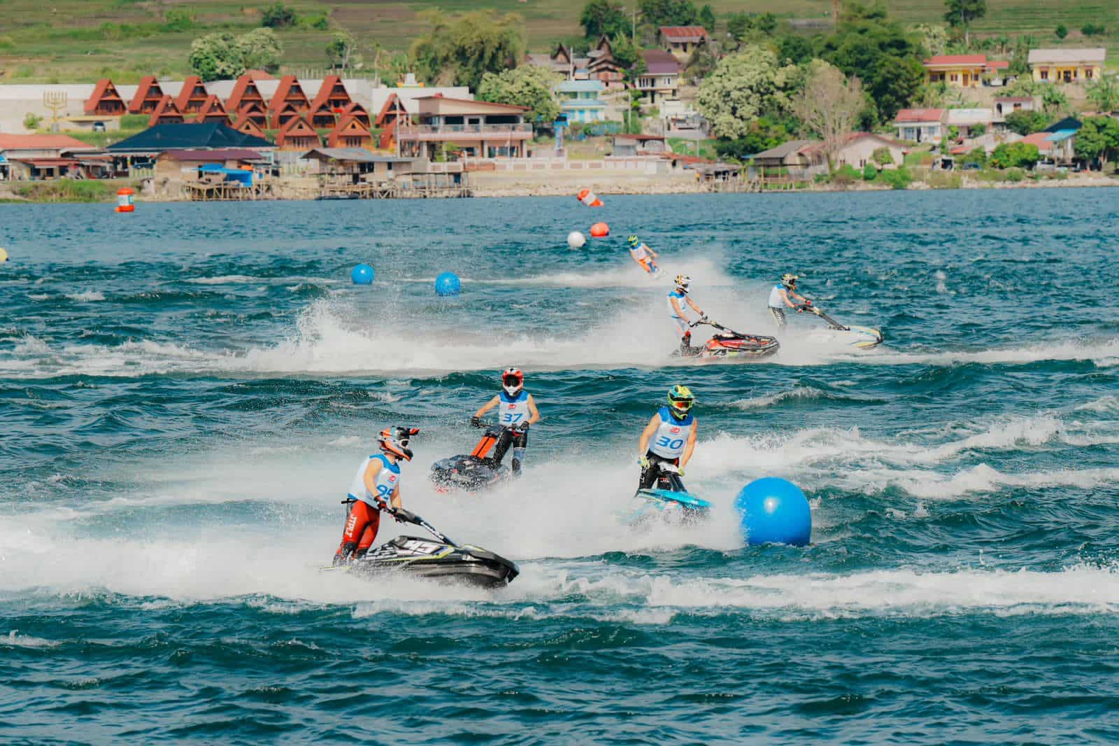 Pembalap Eropa Dominasi Moto 1 Aquabike World Championship 2025 di Danau Toba