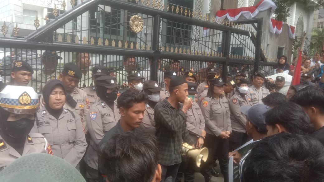 Demo Ricuh, Polda Sumut Amankan 39 Orang Pengunjuk Rasa di Gedung DPRD Sumut