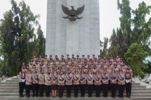 Polwan Polda Sumut dalam Rangka Hari Jadi ke-77 Gelar Ziarah ke Taman Makam Pahlawan